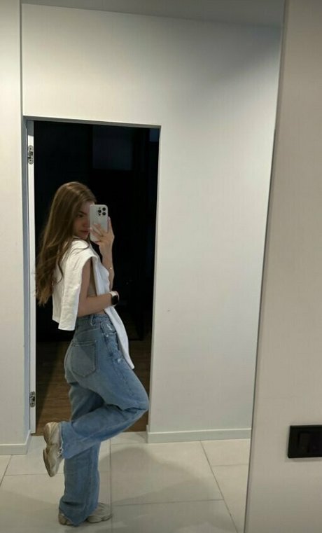 vixydi free naked actress image