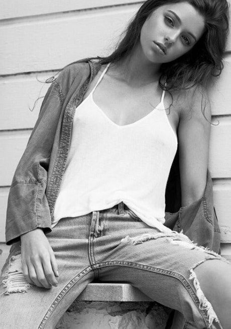 Elena Safavi model hd image