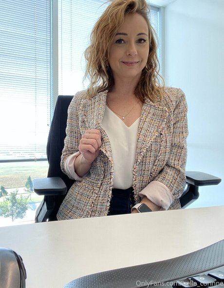 belle corinne sexy model image