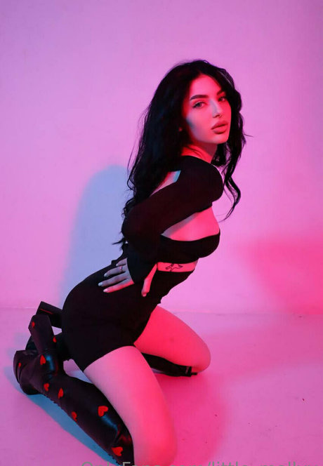 little mollyy sexy model galleries