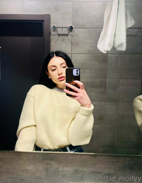 little mollyy pornstar top picture