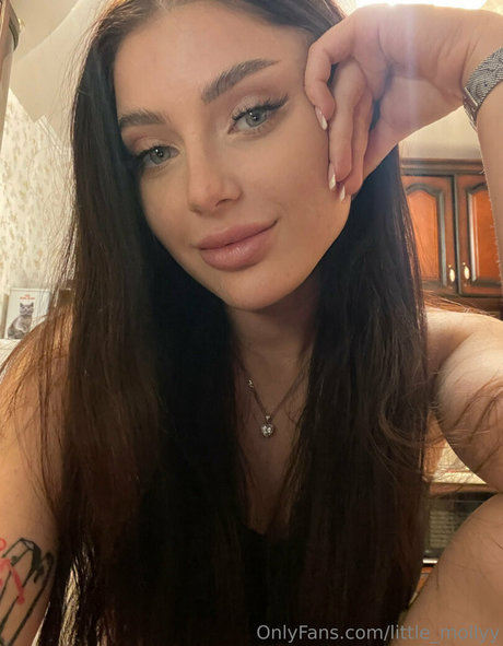 little mollyy nude model photos