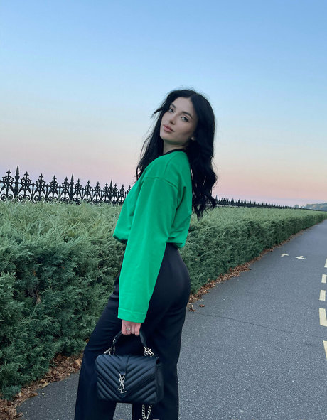 little mollyy model hot image