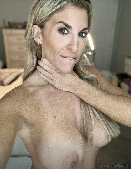 Rosescottvip star exclusive gallery