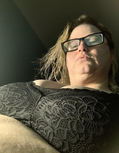 adenahx model sexy pic