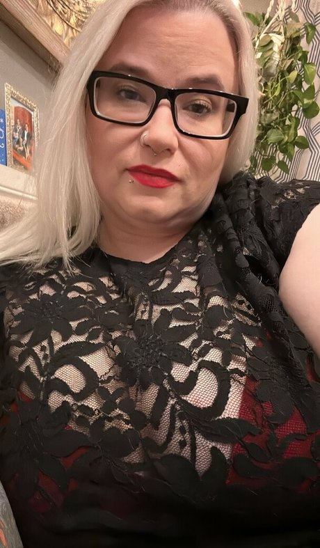 adenahx pornstar nude pic