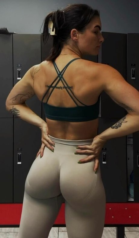 Kelly Matthews pornstar top pic