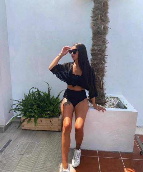 Chloe Reynolds model pretty archive