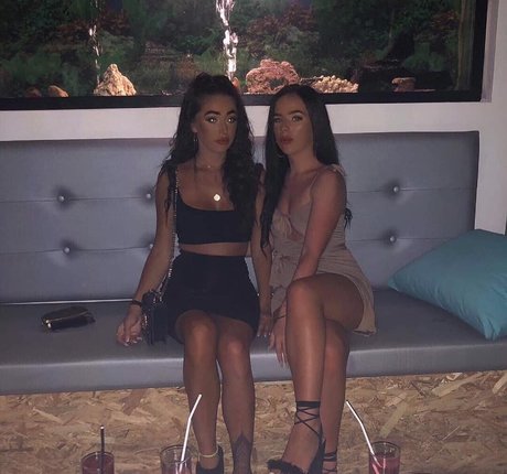 Chloe Reynolds hot actress image