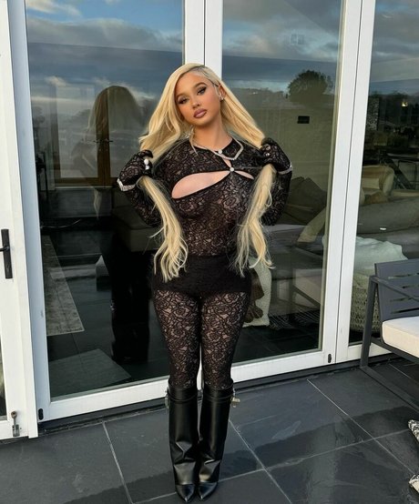 Alabama Barker model nice galleries