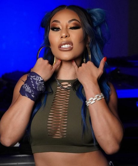 Mia Yim model erotic photo