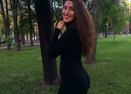 Valeriia Simavonian model art img