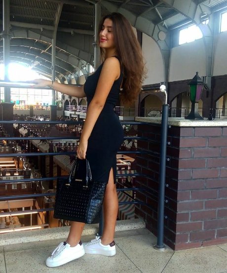 Valeriia Simavonian star free picture