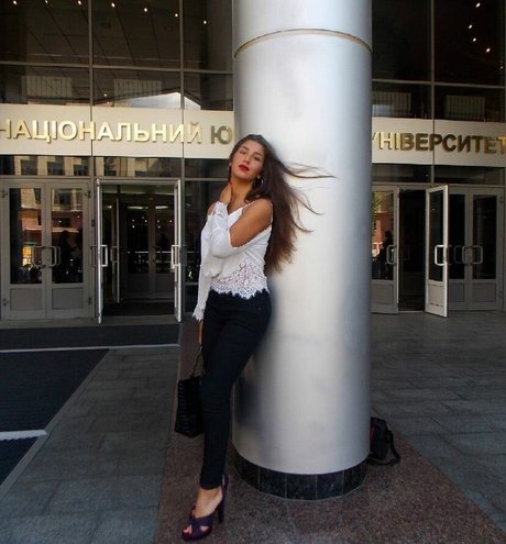 Valeriia Simavonian sexy actress picture