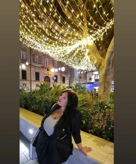 Naty Mari beautiful model photo