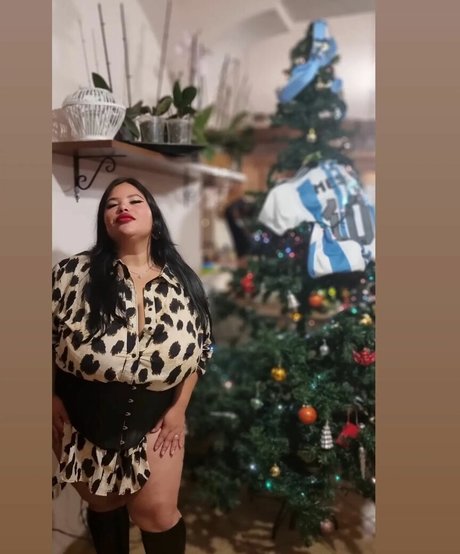 Naty Mari nude model pictures