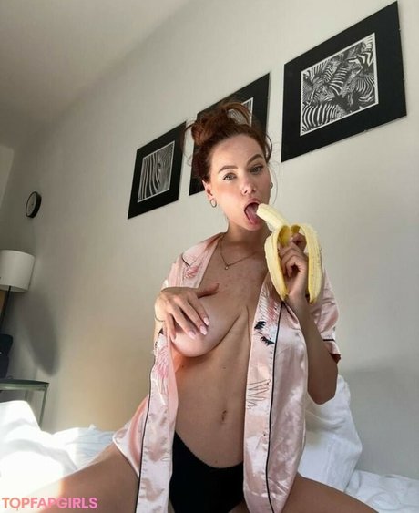 Vikkiraw pornstar adult pic