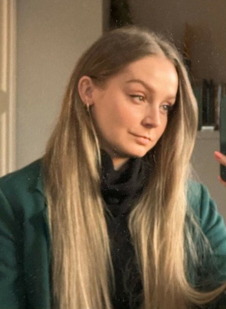 Musarita nude model image