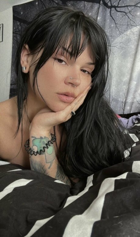 horrorwh0re model beautiful image