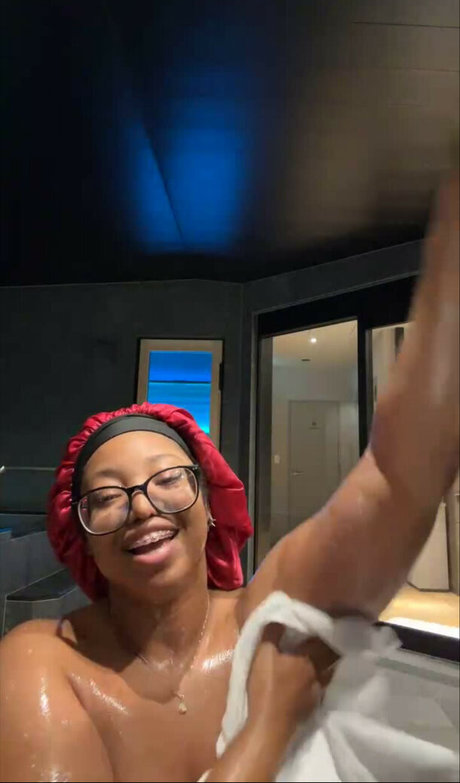 bedras star naked photos