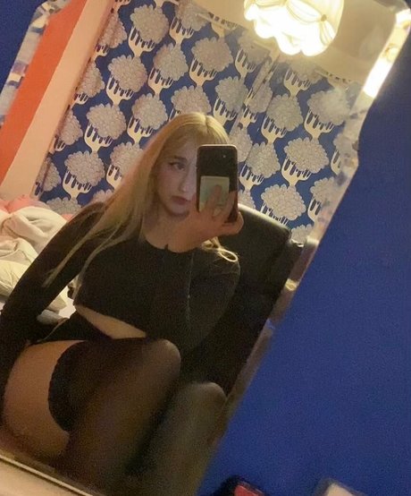 Allykitti adult model img