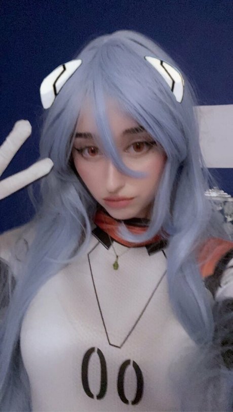 Allykitti model perfect pic