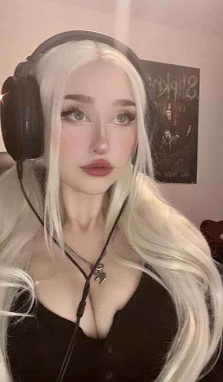 Allykitti best actress img