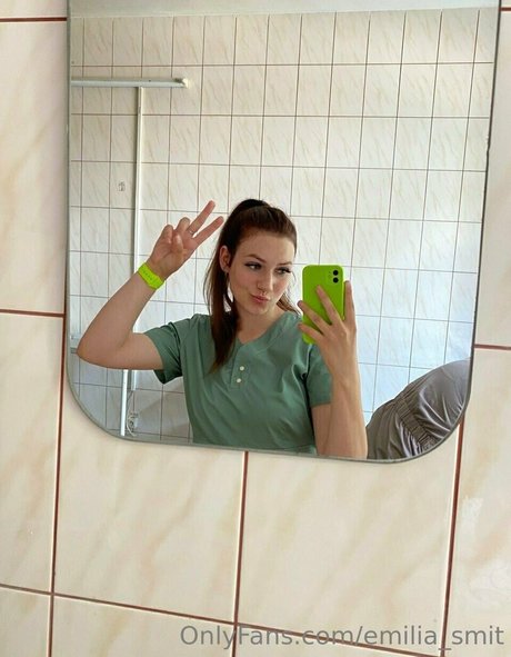 Emilia Smit star top galleries