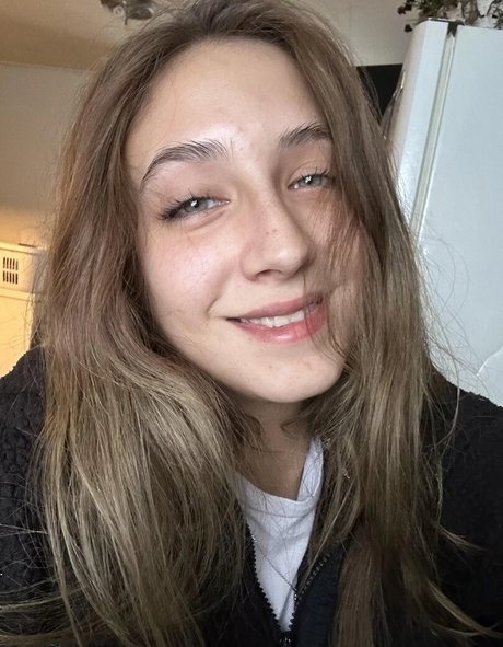 YellowMinimum6204 star exclusive photo