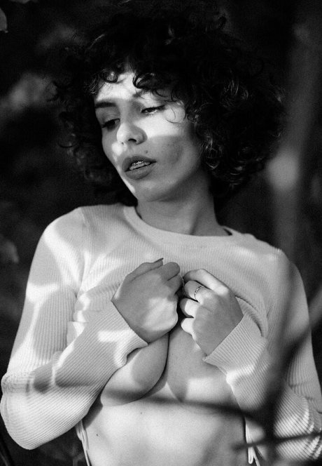 curlywiktoria naked star pic