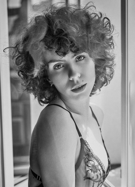 curlywiktoria actress pics