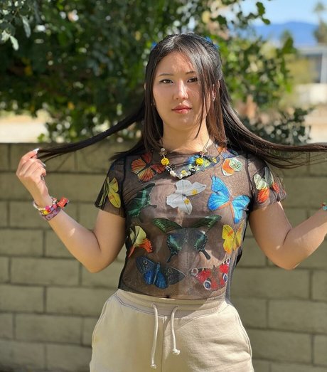 JisuArtist star nude photos