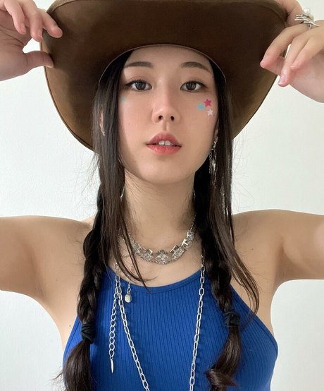 JisuArtist model images