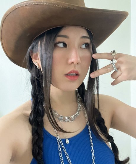 JisuArtist nudes star pic