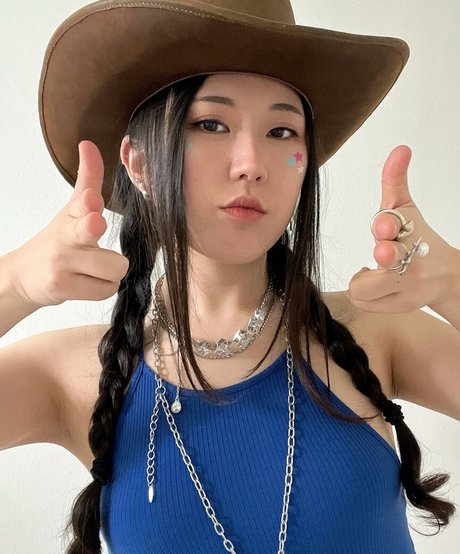 JisuArtist model porn galleries