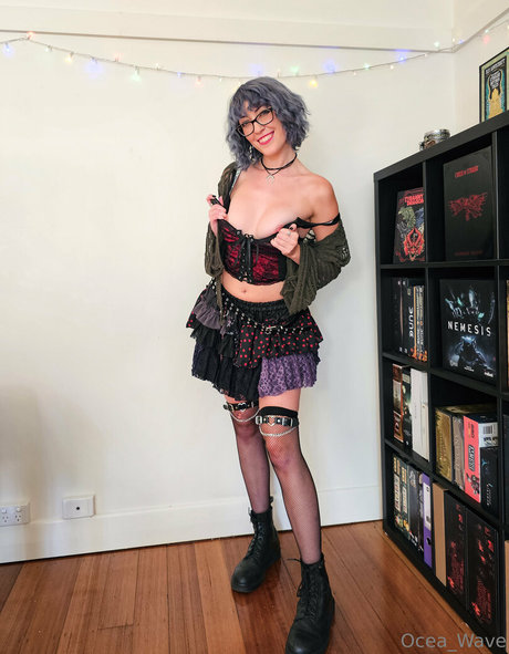 ocea wave pretty actress photo