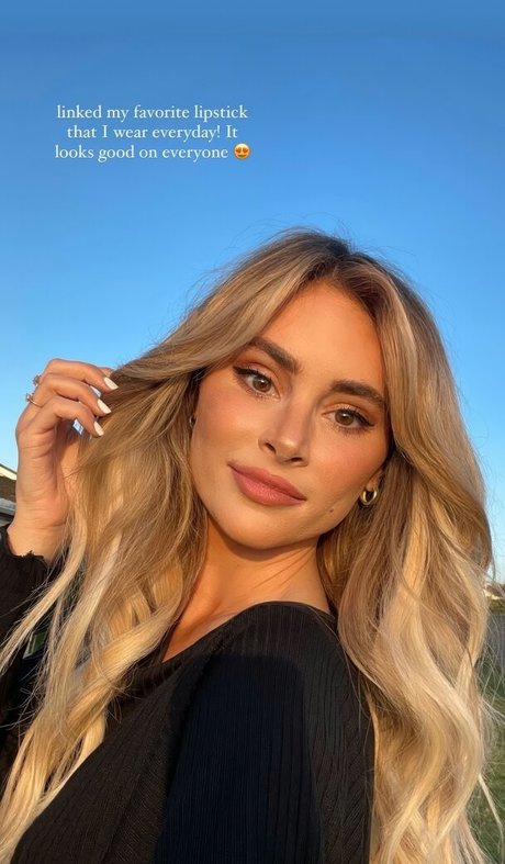 Amanda Stanton model nudes pics