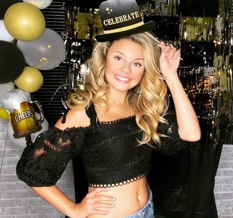 Mallory James Mahoney hd model pic