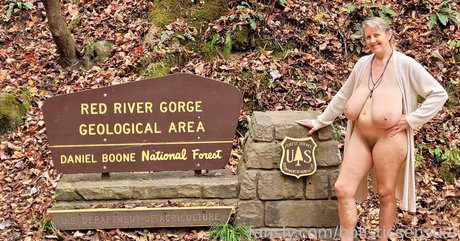 Busty Petra adult star pictures