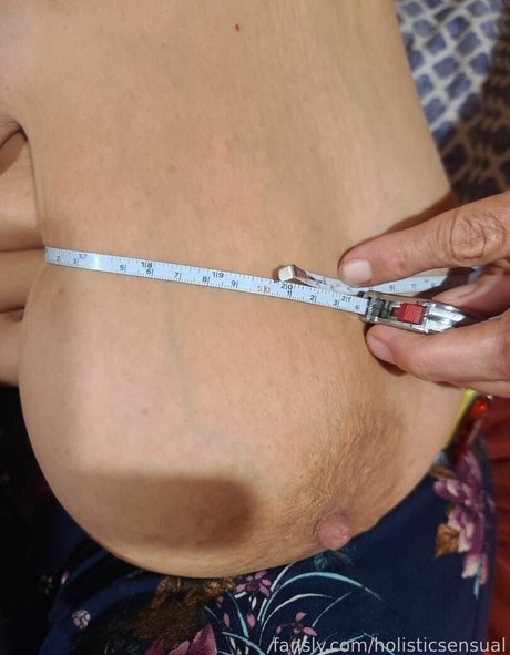 Busty Petra sexy actress pictures