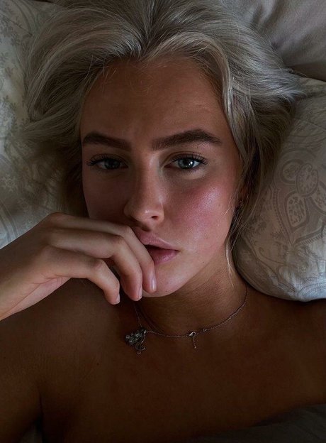 Its Emma 18 pornographic model photos