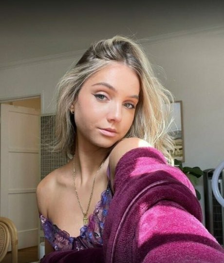 elmichelsen21 erotic star pictures