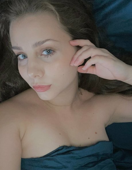 Yummy girl model naked picture