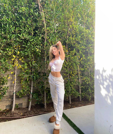 busty mom onlyfans free nude pics