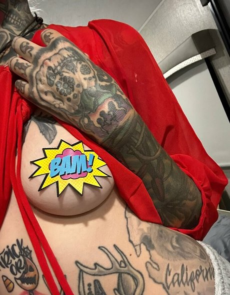 Vero Venturing nude pornstar image