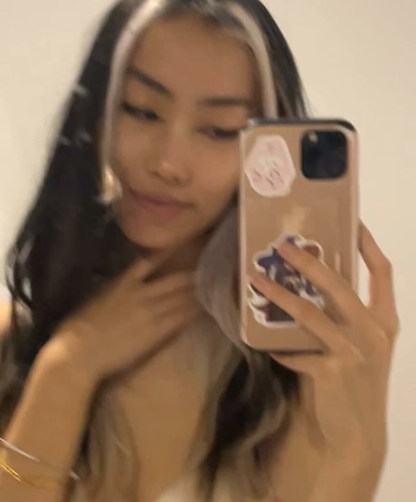 Smolkcqze nudes star pic