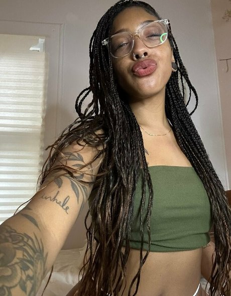 Juice Box Bri adult model pictures