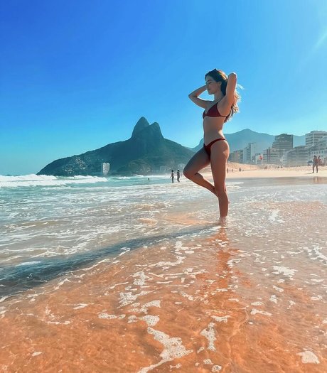 Anna Rita Cerqueira art model pic