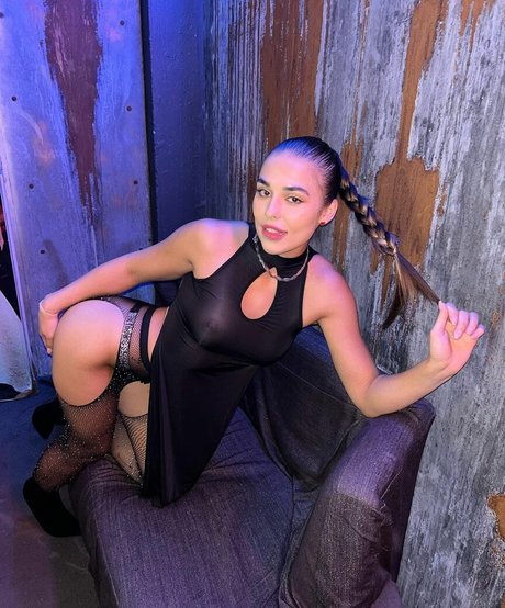 Milan Cheek pretty pornstar pictures