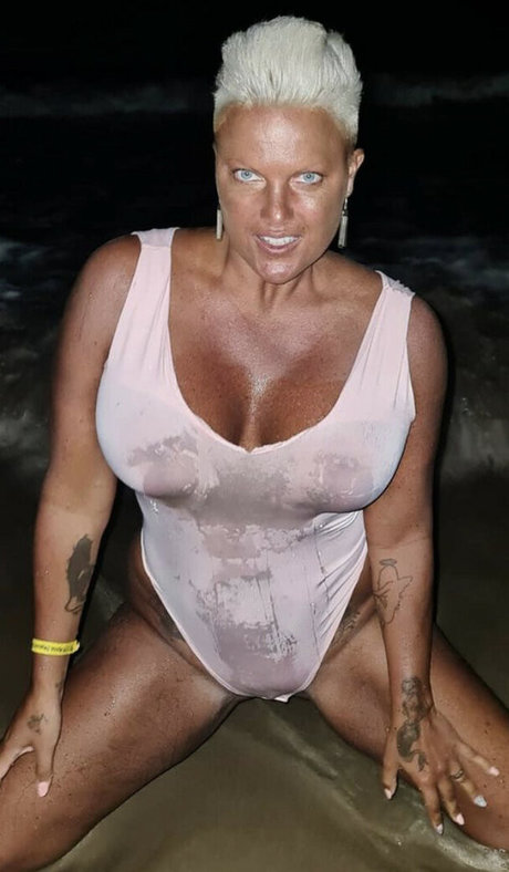 Caroline Oberg pornstar naked images